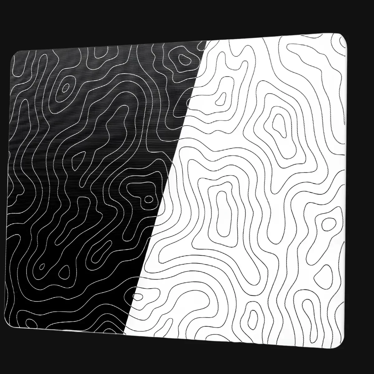 Tapis souris ArcticGrid Pro Topographique Noir et Blanc - Design cartographique en verre trempé, surface antidérapante pour gaming ou bureau.